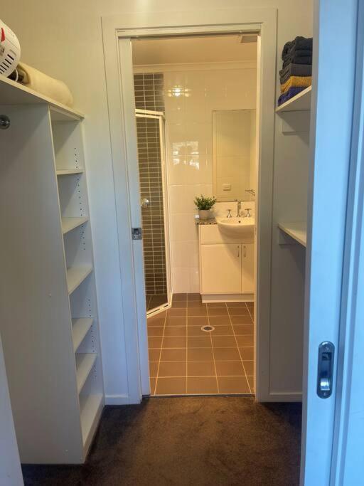 Qbn Cracker: 2Br, 2Ba, 2 Secure B/ Ment Car Parks Apartment Кеанбеан Екстериор снимка